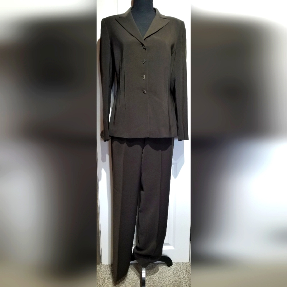 Tahari 2-piece Pant Suit Ladies Size 8